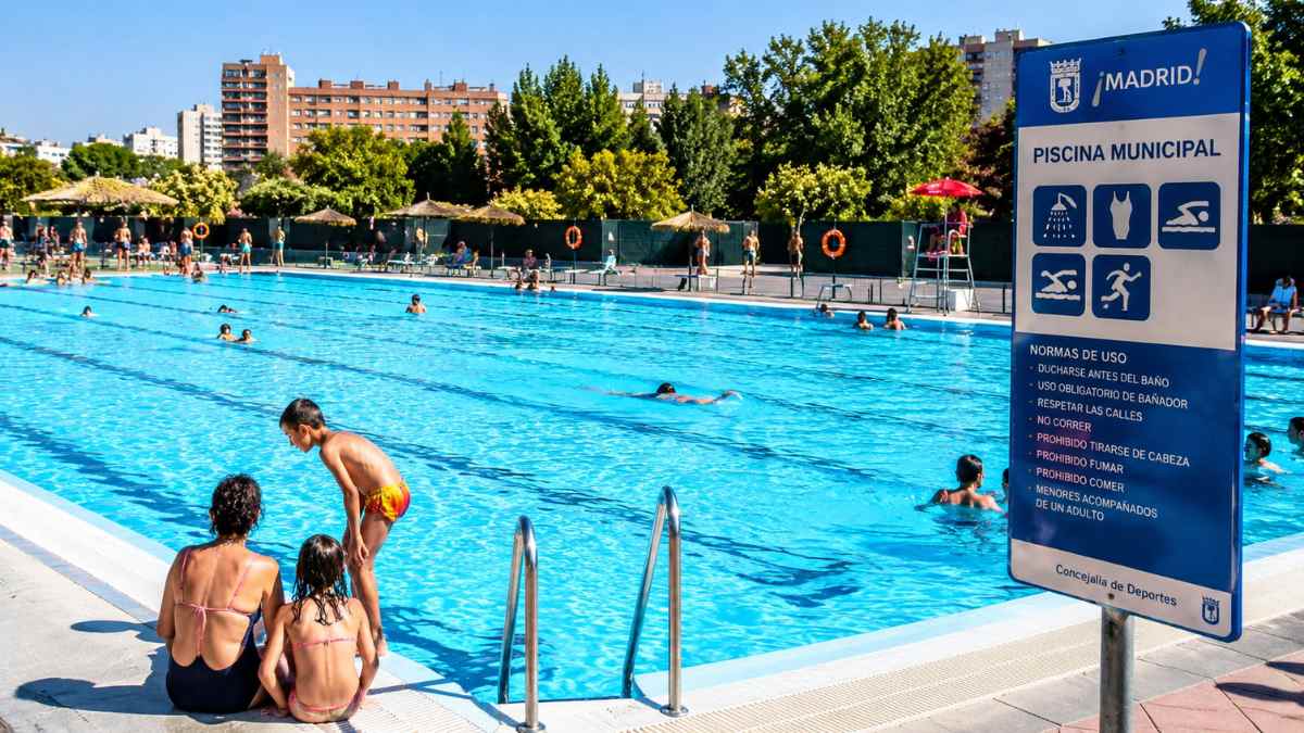 Piscina municipal de Madrid abierta al público durante la temporada de verano
