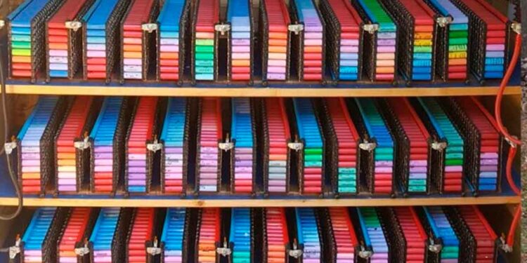 Baterías de portátiles recicladas utilizadas para generar electricidad en un hogar desde 2016.