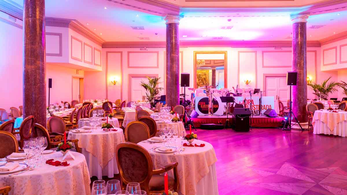 Cena romántica en Madrid para San Valentín 2025 con música en vivo y decoración elegante