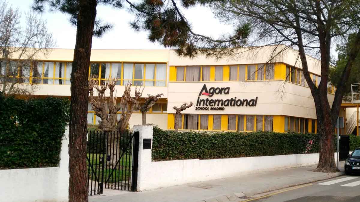 Fachada del Agora Madrid International School, uno de los mejores colegios de Madrid según el ranking 2025 de Micole.