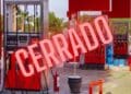 Gasolinera cerrada con surtidores vacíos tras el cambio de Cepsa a Moeve, afectando a miles de trabajadores y conductores.