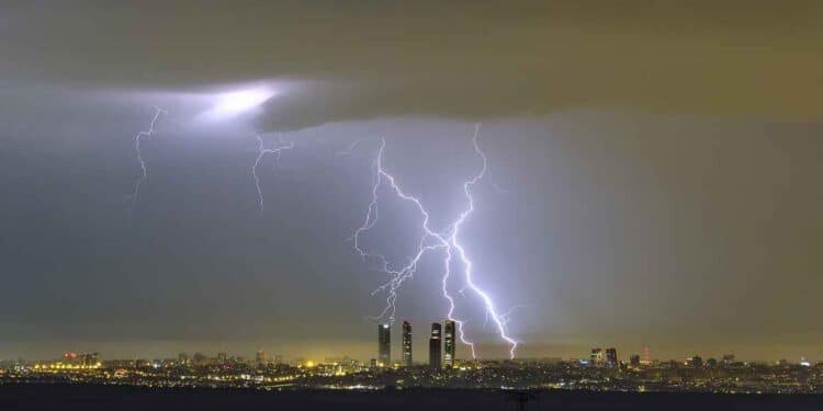 AEMET alerta de un giro invernal en Madrid y llama a estar preparados: no se escapa nadie