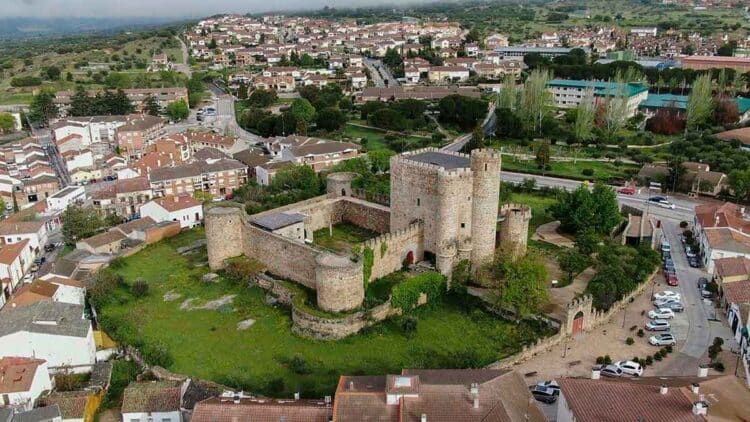 Visita el Castillo de la Coracera.