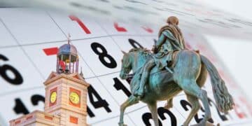 Estatua ecuestre en la Puerta del Sol y calendario 2025 de Madrid.
