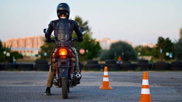 La DGT establece nuevas condiciones para la obtención del carné de motos.