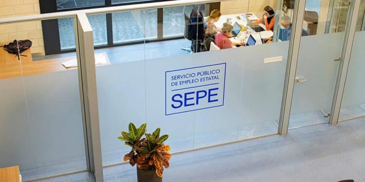 Los desempleados que cobren este subsidios tendrán que realizar este trámite según el SEPE.
