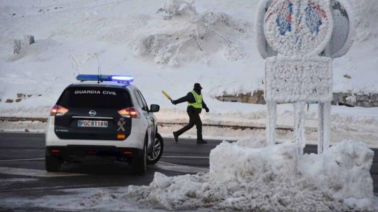 AEMET alerta de un cambio en el tiempo en Madrid: llega la nieve y puede ser la última