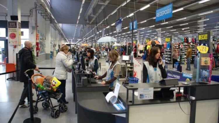 Locura en Decathlon por estas zapatillas por menos de 15 euros que pasan por encima de Nike y Adidas.