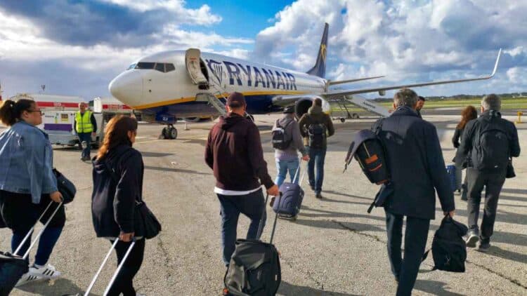 Ryanair denuncia a un pasajero que provocó que un vuelo se retrasara 40 minutos por estas barbaridades.