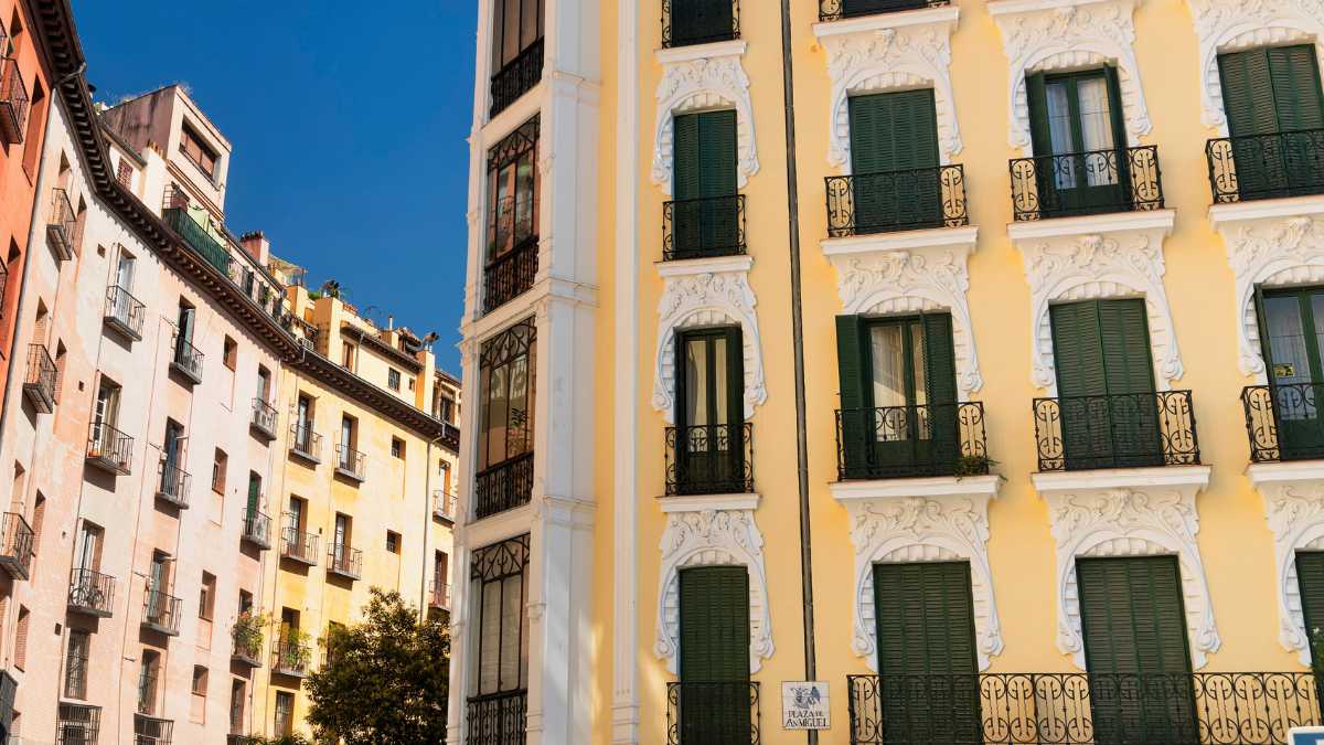 La ley de vivienda regula los alquileres y da ayudas a los colectivos vulnerables.