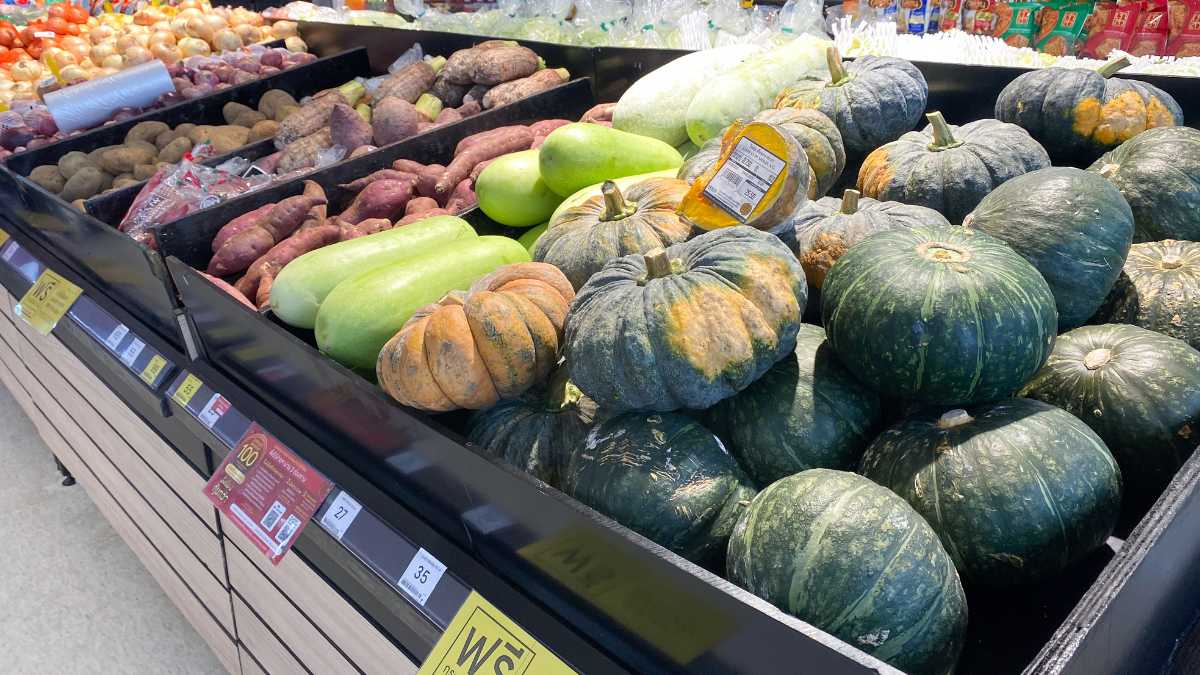 Los supermercados tendrán que vender las verduras y frutas feas.
