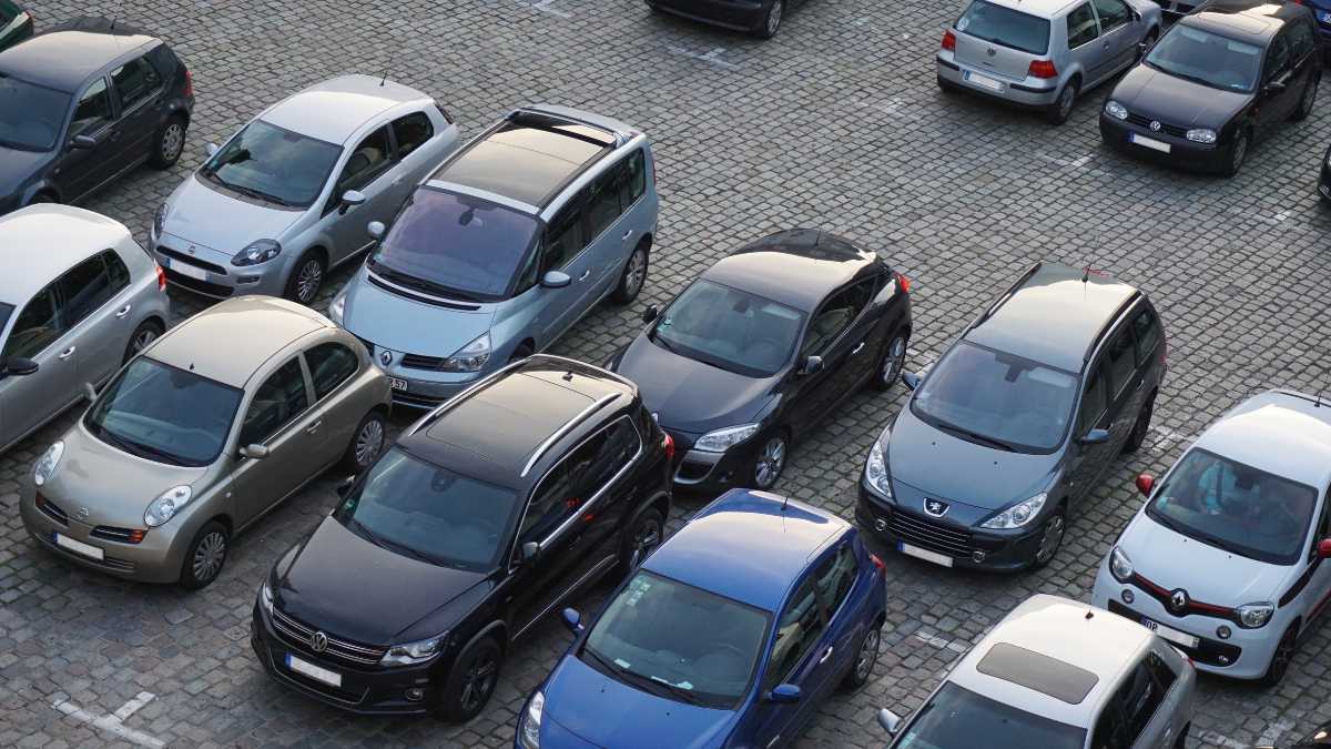 La DGT establece que vehículos puedes conducir con el carné B.