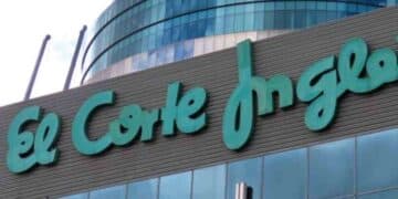 Fachada de El Corte Inglés en Madrid tras el cierre de varios outlets históricos