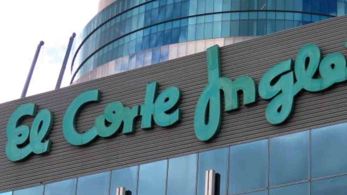 Fachada de El Corte Inglés en Madrid tras el cierre de varios outlets históricos