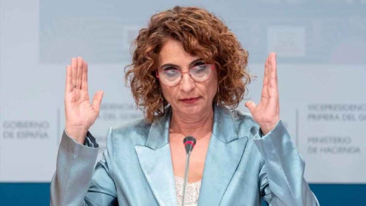 Responsable del Ministerio de Hacienda explica en rueda de prensa la devolución de 1.200 € en la Declaración de la Renta