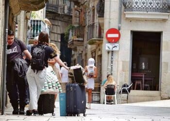 Adiós a Airbnb: Consumo exige bloquear más de 65.000 anuncios de pisos turísticos por violar esta normativa