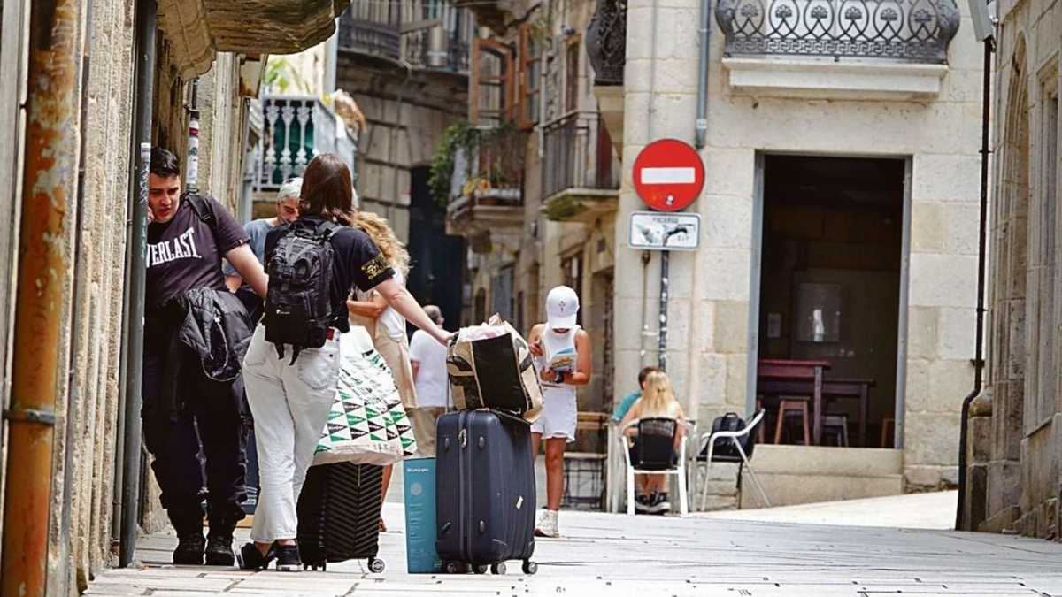 Adiós a Airbnb: Consumo exige bloquear más de 65.000 anuncios de pisos turísticos por violar esta normativa