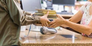 Dos auxiliares de biblioteca indemnizados por tener que coger días de vacaciones para realizar un curso.