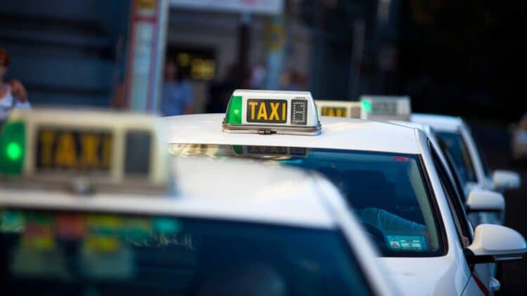 Los taxis convocan una movilización para protestar contra Cabify.