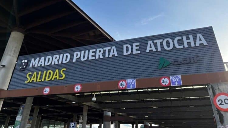 El robo de cables en varios puntos de la línea Madrid-Sevilla provoca retrasos en el AVE.