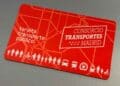 Tarjeta Transporte Público roja del Consorcio Transportes Madrid que simboliza el nuevo abono transporte gratis durante 3 años