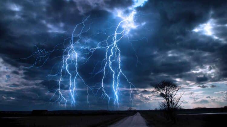 Aviso de tormenta en Madrid.