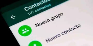Pantalla de WhatsApp con opción “Nuevo grupo”, ejemplo de chat laboral que la AEPD puede sancionar por falta de consentimiento