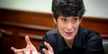 La ministra de Seguridad Social detalla la ayuda única de 1.000 € para familias con hijos nacidos o adoptados desde 2007.