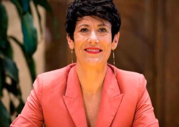 La ministra de Seguridad Social anuncia ayuda de 1.000 euros por nacimiento o adopción de hijos