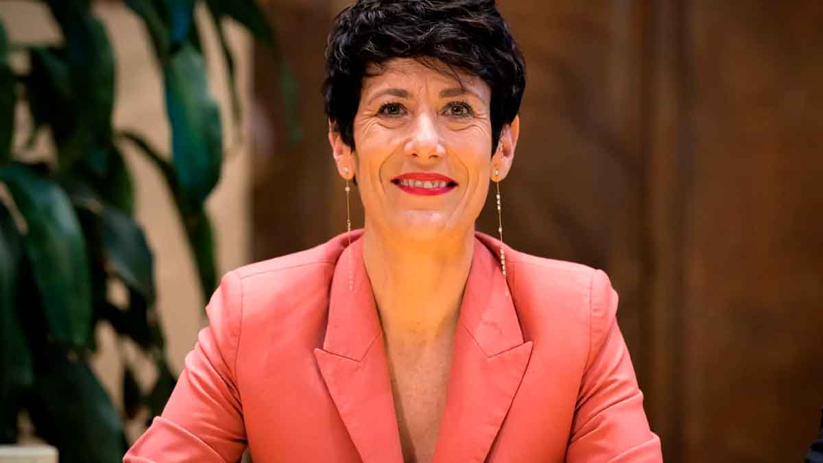 La ministra de Seguridad Social anuncia ayuda de 1.000 euros por nacimiento o adopción de hijos