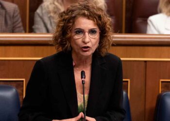 Ministra de Hacienda interviniendo en el Congreso sobre la nueva deducción de la Renta 2024/25 para familias de Madrid