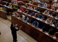 Aula llena durante una clase del Doble Grado en Matemáticas y Física, la carrera con la nota de corte más alta de Madrid