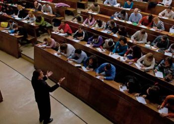 Aula llena durante una clase del Doble Grado en Matemáticas y Física, la carrera con la nota de corte más alta de Madrid