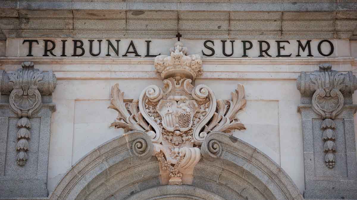 Fachada del Tribunal Supremo de España, epicentro del fallo que refuerza los derechos fiscales de los empleados