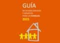 Portada oficial de la Guía de Ayudas Sociales y Servicios para las Familias 2025 del Ministerio de Derechos Sociales, fondo naranja con icono de casa y cuatro figuras familiares