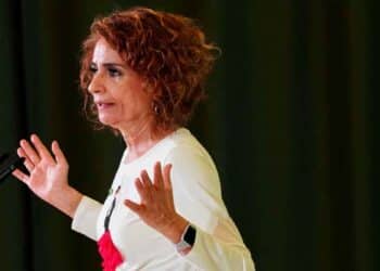 Portavoz de Hacienda durante rueda de prensa sobre la devolución íntegra del IRPF a los contribuyentes afectados por un fallo legal
