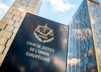 Fachada y rótulo del Tribunal de Justicia de la Unión Europea en Luxemburgo, protagonista de la sentencia sobre comisiones de apertura hipotecaria