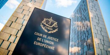 Fachada y rótulo del Tribunal de Justicia de la Unión Europea en Luxemburgo, protagonista de la sentencia sobre comisiones de apertura hipotecaria