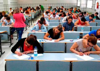 Opositores madrileños en pleno examen para obtener 1.150 nuevas vacantes docentes dentro de las 3.122 plazas públicas 2025/26