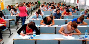 Opositores madrileños en pleno examen para obtener 1.150 nuevas vacantes docentes dentro de las 3.122 plazas públicas 2025/26