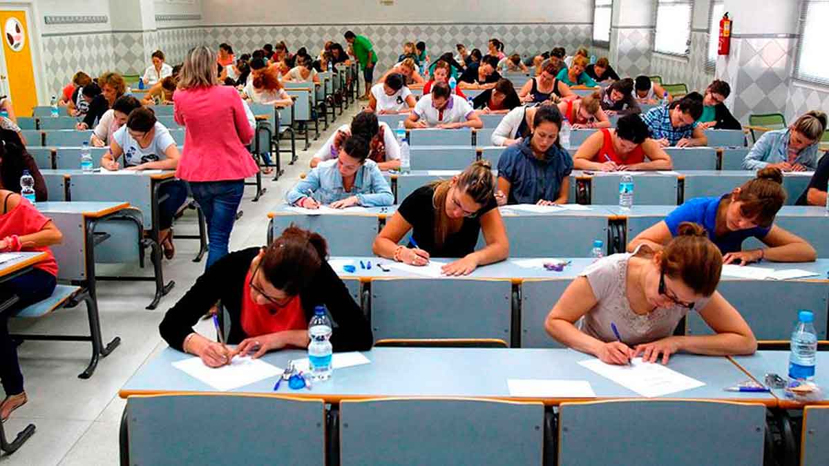 Opositores madrileños en pleno examen para obtener 1.150 nuevas vacantes docentes dentro de las 3.122 plazas públicas 2025/26