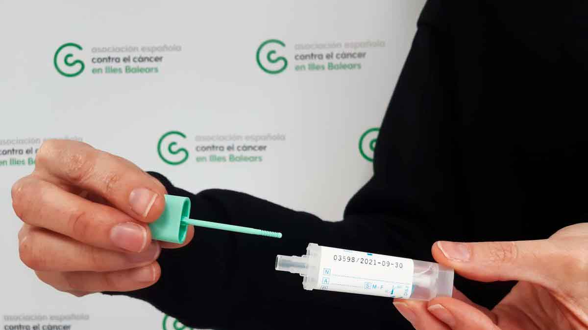 Kit de prueba de sangre oculta en heces para detectar precozmente el cáncer de colon en personas mayores de 50 años