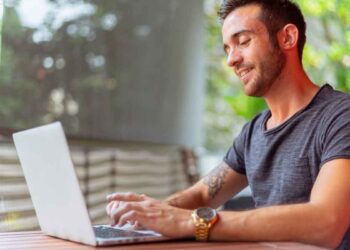 Contribuyente corrige online su declaración de la Renta en Renta WEB para aumentar la devolución del IRPF