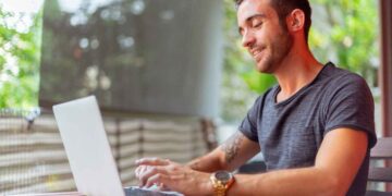 Contribuyente corrige online su declaración de la Renta en Renta WEB para aumentar la devolución del IRPF