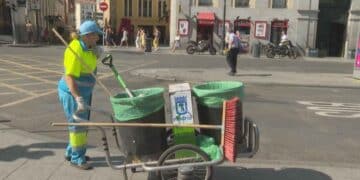 Cómo conseguir un empleo de barrendero.