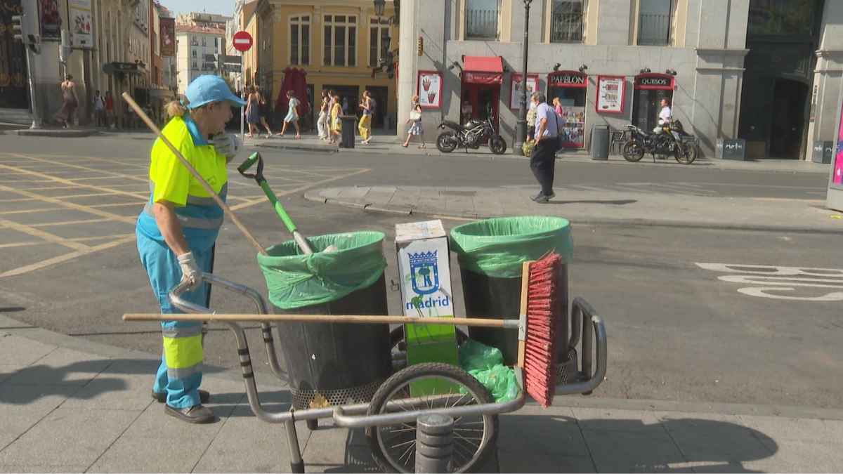 Cómo conseguir un empleo de barrendero.