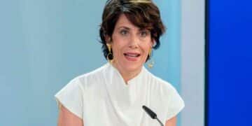 La ministra de Seguridad Social anuncia la paga de 658 € mensuales para desempleados que viven solos, 2025