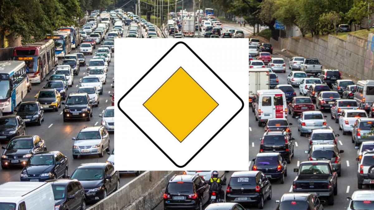 Señal de tráfico color amarillo.