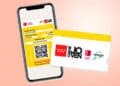 Carné Joven de la Comunidad de Madrid: versión digital en un móvil y tarjeta física amarilla con código QR sobre fondo rosa