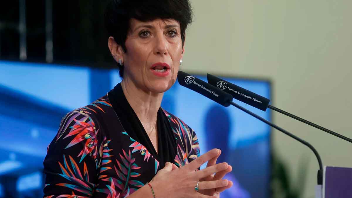 Representante de la Seguridad Social explica la prestación de 658 euros mensuales durante un acto del Foro Nueva Economía